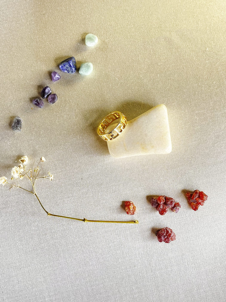 anillo-de-acero-inoxidable-con-bano-dorado-2