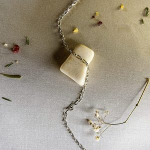 cadena-de-acero-inoxidable-en-plata-con-aros-alargados