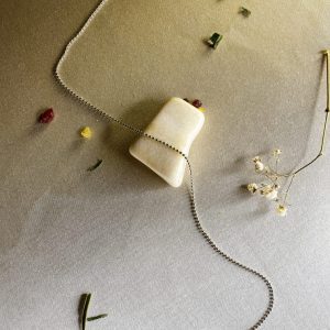 cadena-de-acero-inoxidable-en-plata-con-forma-de-bolas-unidas