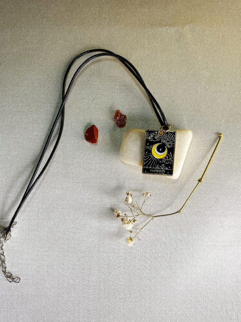 colgante-estilo-tarot-la-luna