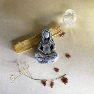 escultura-de-la-diosa-de-la-luna