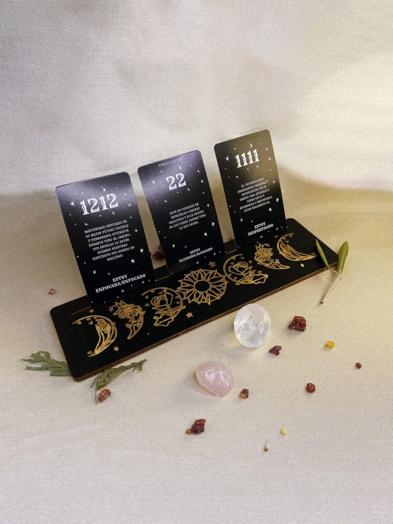pack-soporte-de-madera-para-tarot-encanto-lunar-y-versatilidad-mistica-1