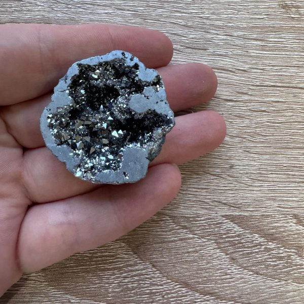 geoda-gris-mitad-2